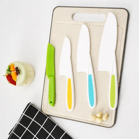 Set di Coltelli da Cucina Sicuri per Bambini in Plastica Dentata Pane Frutta Strumenti da Taglio Cottura per Bambini Piccoli Utensili da Cucina