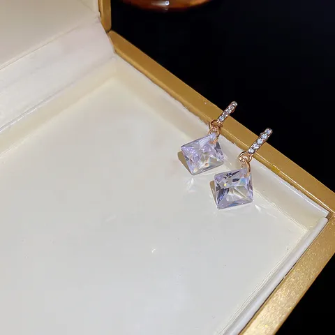 Lujo Ligero Minimalista Circonia Rombo Geométrico Pendientes de Botón Chapado en Oro Strass Pendientes Moda Mujer