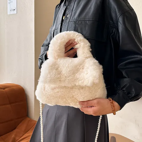 Women Fashion Plush Crossbody Bag Cute Fluffy Faux Fur Handbag Pearl Chain Shoulder Bag Winter Casual Flap Purse