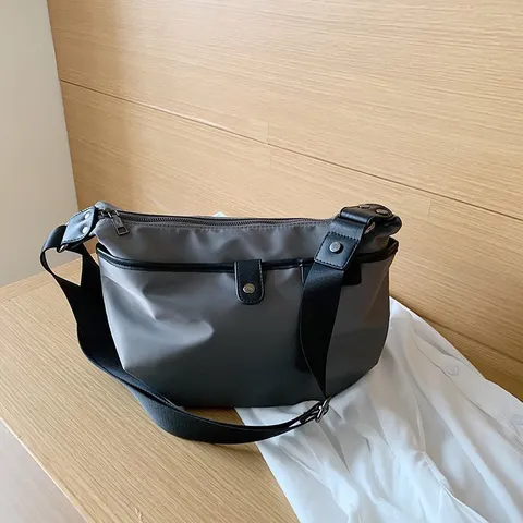 Women's Nylon Crossbody Bag Casual Oxford Cloth Shoulder Bag Simple Daily Messenger Bag Waterproof Commute Handbag