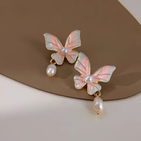 Pendientes Elegantes de Mariposa de Esmalte Con Perla de Agua Dulce Marco de Cobre Chapado en Oro Pendientes Colgantes de Mariposa Con Poste de Plata Joyería Mujer