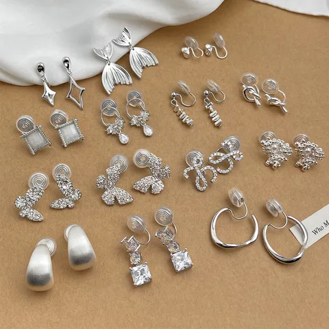 Elegante Kupfer Zirkonia Ohrclips Vergoldet Raffinierte Saturn Schmetterling Mond Geometrie Ohne Durchstochene Ohren Für Damen