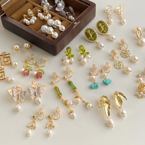 Elegante Kupfer Vergoldete Süßwasserperle Ohrclips Ohne Ohrloch Mosquito-Spulen-Ohrclips Mit Strass Schmuck Für Damen