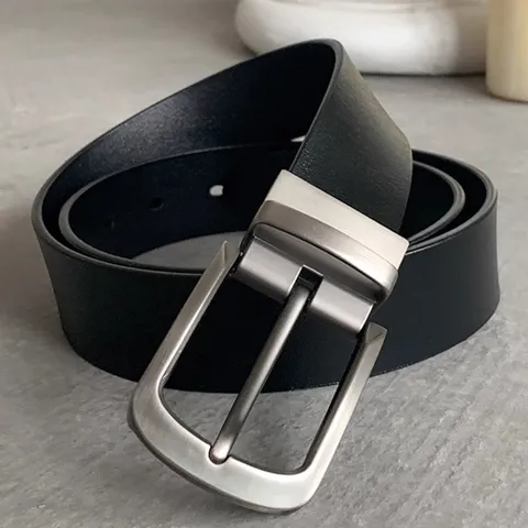 Ceinture en Cuir Véritable pour Hommes Casual Affaires Boucle à Ardillon Ceinture en Cuir de Vache pour Jeunes Mode Boucle en Alliage Métallique