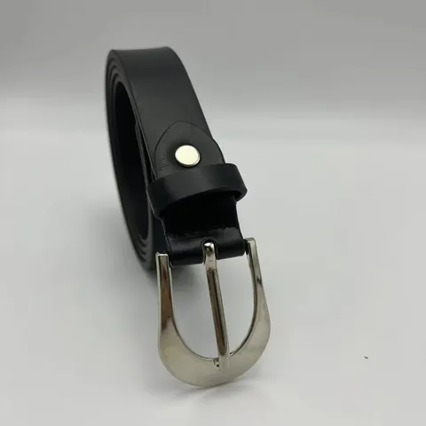 Ceinture Fine en TPU Minimaliste pour Femmes Décontracté Couleur Unie Boucle Ardillon Ceinture de Robe Bande de Taille Polyvalente Quotidienne Accessoires de Mode