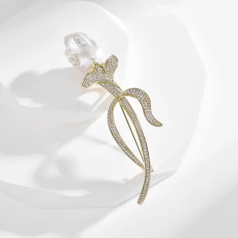 Broche de Tulipán de Perla de Agua Dulce Barroca Elegante Alfiler de Cobre con Strass Accesorios de Ropa de Moda Regalo de Joyería para Mujeres