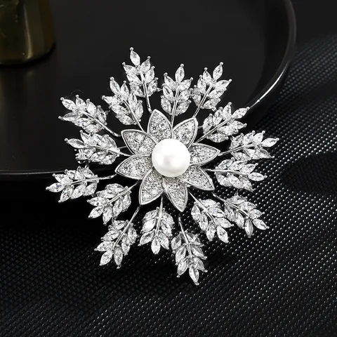 Broche de Copo de Nieve de Perla de Agua Dulce Natural de Strass Microincrustado de Cobre Alfiler Antideslumbrante Joyería de Moda Regalo de Mujer