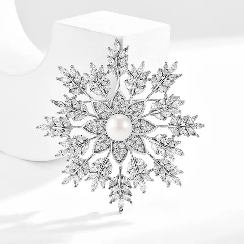 Broche de Copo de Nieve de Perla de Agua Dulce Natural de Strass Microincrustado de Cobre Alfiler Antideslumbrante Joyería de Moda Regalo de Mujer