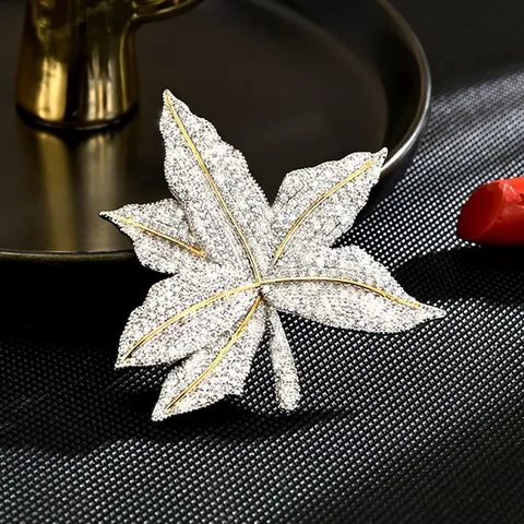 Luxus Strass Ahornblatt Brosche Pin Kupfer Zirkonia Pflanzenblatt Anzug Zubehör Mode Schmuck Geschenk Für Damen