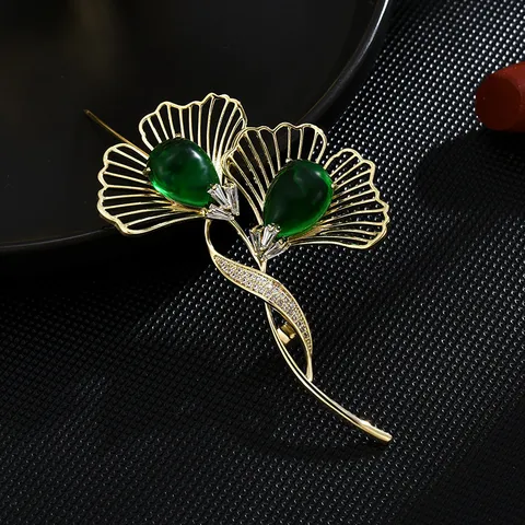 Broche de Hoja de Ginkgo Esmeralda de Alta Gama Moda Strass Broche de Cobre Alfiler Elegante Planta Corsage Joyeria Regalo Para Mujer