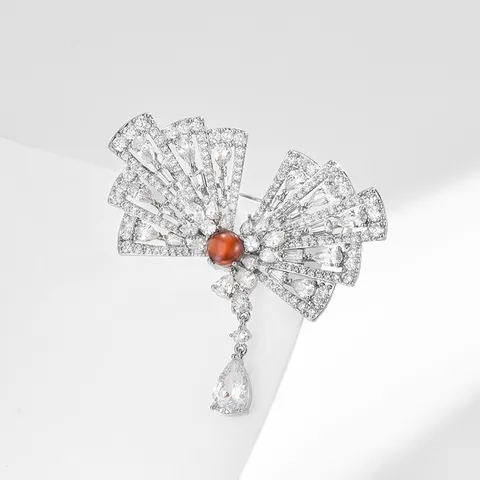 Lichte Luxe Mode Waaier Vormige Hanger Broche Koper Strass Rode Edelsteen Elegante Jas Broche Sieraden