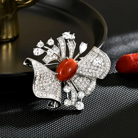 Modische Elegante Mikro-Eingelassene Zirkonia Geometrische Schleife Brosche Klassische Damen Wintermantel Anzug Zubehör Schmuck