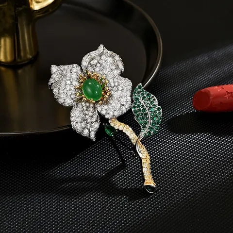 Elegant Green Flower Brooch Copper Rhinestone Zircon Corsage Pin Anti-Glare Women Fashion Jewelry Gift