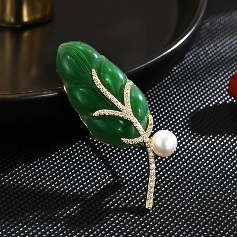 Chinese Style Luxury Green Leaf Brooch Copper Freshwater Pearl Zircon Coat Accessories Fashion Jewelry For Women
