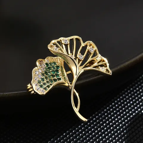 Elegante Broche de Hoja de Ginkgo Cobre Circonita Pin Joyería de Moda Para Mujeres Traje Abrigo Accesorios
