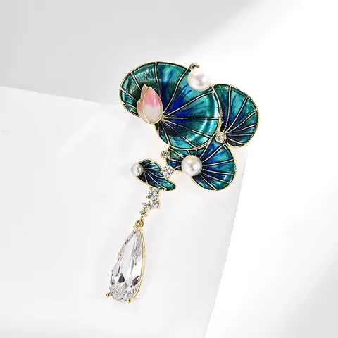 Broche de Loto Estilo Chino Vintage para Mujer Cobre Chapado en Oro Circonita Perla de Agua Dulce Pin para Traje y Abrigo
