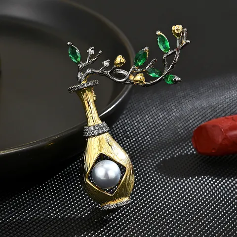 Retro Chinese Style Two-Tone Gold Vase Brooch For Women High-End Copper Pin With Artificial Pearls And Zirconia Fashion Jewelry Gift