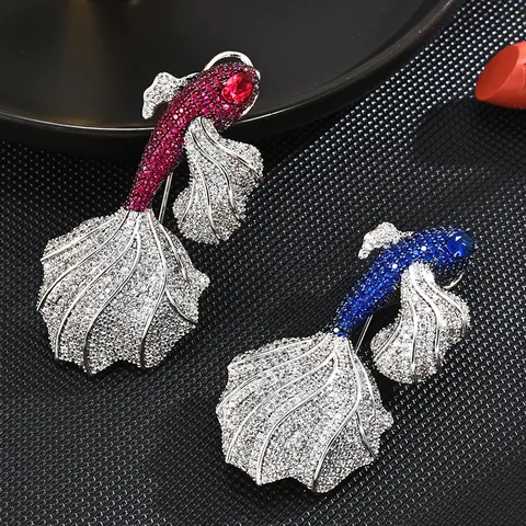 Elegante Broche de Pez Koi con Strass Aleación de Cobre Incrustado Cristal Pin de Solapa Moda Traje Abrigo Accesorios Mujer Joyería