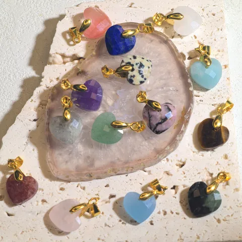 Naturstein Facettierter Herz Anhänger DIY Handgemachte Schmuck Zubehör Kupfer Bügel Herz Charme für Halskette Damen Geschenk