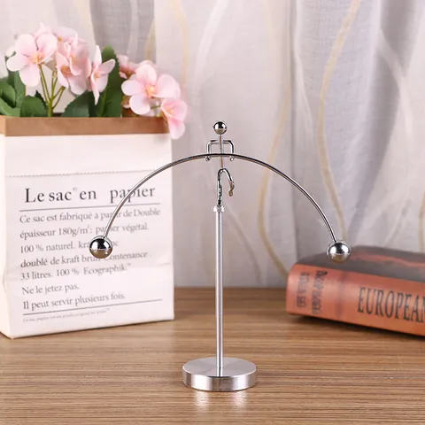 Creatieve Balans IJzeren Man Figuur Metaal Fysica Speelgoed Kantoor Bureau Decor Stressverlichting Ornament Cadeau