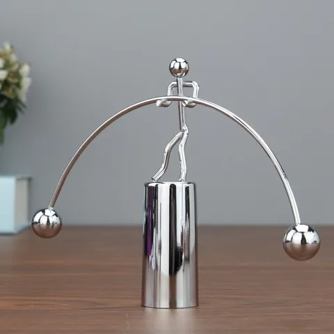 Metalen Balans IJzeren Man Speelgoed Tafelblad Decoratie Modern Minimalistisch Creatief Fysica Zwaartekracht Decor