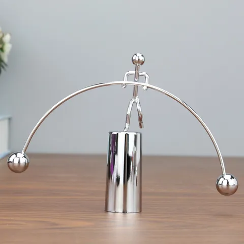 Metalen Balans IJzeren Man Speelgoed Tafelblad Decoratie Modern Minimalistisch Creatief Fysica Zwaartekracht Decor