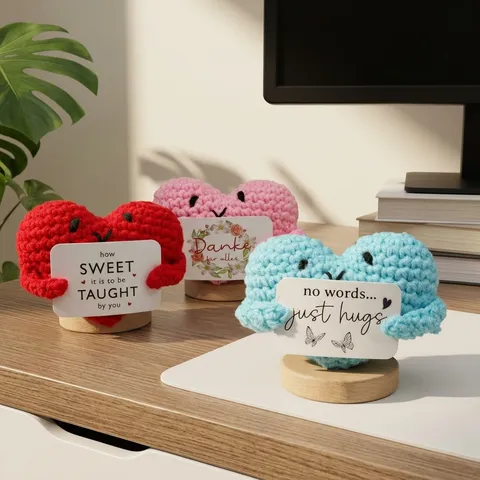 Handgefertigt Gehäkelt Wolle Süß Liebe Herz Plüschpuppe Fertig Karte Unterstützung Cartoon Weich Desktop Ornament