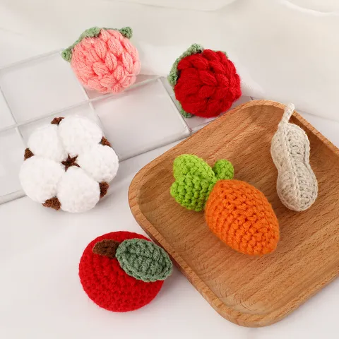 Handgemachte Gestrickte Wolle Frucht Haarklammer Anhänger DIY Zubehör Süße Cartoon Karotte Erdbeere Apfel Handwerk Dekoration Schmuck