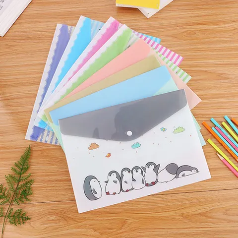 Simpatica Cartellina in Plastica PP Cartoon Borsa Portadocumenti Portatile Organizer per Cancelleria per Student Busta con Botton