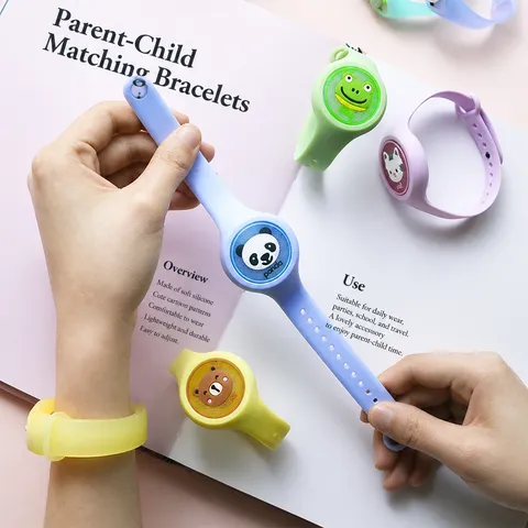 Braccialetto Repellente per Zanzare Lampeggiante LED Cartone Animato Bambini Orologio Antizanzare Braccialetto in Silicone Animale Esterno