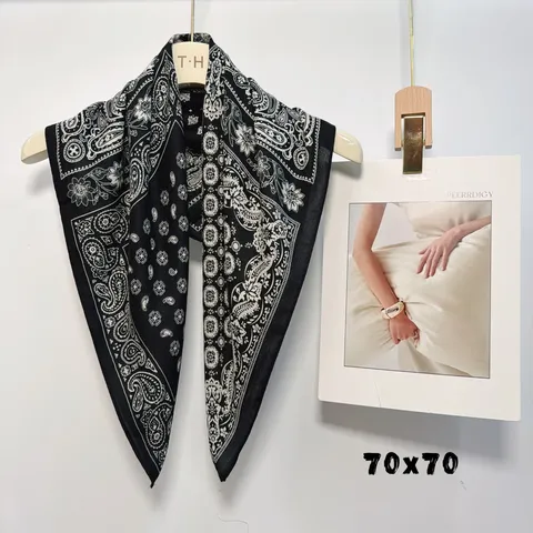 Women Fashion Paisley Floral Printed Polyester Square Scarf Elegant Neck Scarf Daily Outing Decorative Head Scarf