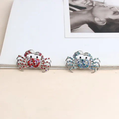 Creative Alloy Rhinestone Crab Brooch For Women Men Animal Pattern Sparkling Drip Oil Pin Fashion Clothing Accessories Jewelry Gift