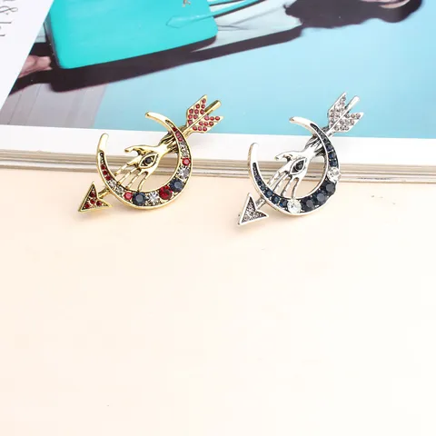 Vintage Zinc Alloy Rhinestone Moon Arrow Eye Brooch Pin Enamel Breastpin For Suit Coat Banquet Unisex Costume Accessories Jewelry