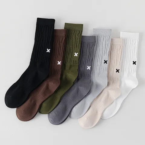 Herren Casual Crew Socken Baumwolle Einfarbig Kreuz Bestickt Mode Workwear Stil Mid-Tube Socken