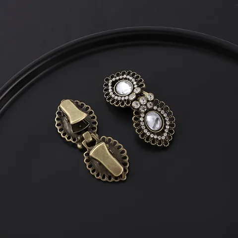 Vintage Strass Alloy Collar Clip Scarf Buckle Brooch Elegant Coat Shawl Pin Fashion Clothing Jewelry For Women