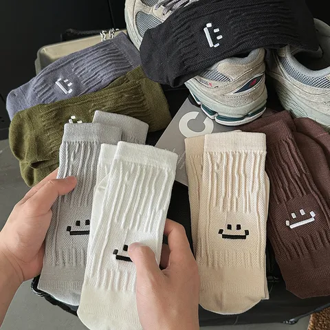 Men's Casual Crew Socks Cotton Blend Embroidered Smiley Face Cute Japanese Style Retro Fashion Socks