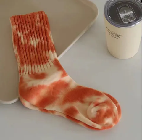 Unisex Vintage Tie Dye Crew Socks Casual Streetwear Skateboard Cotton Mid Tube Socks For Men And Women Daily Wear