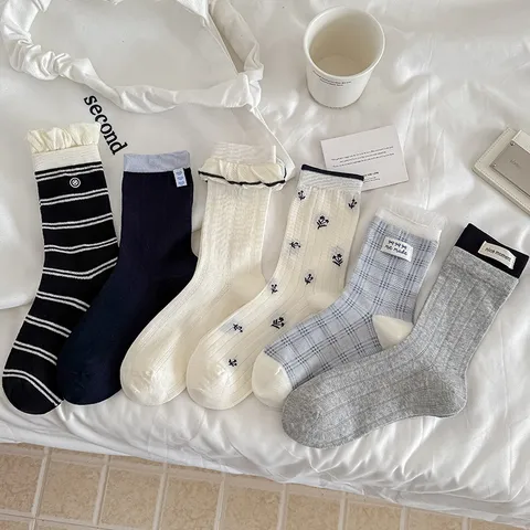 Chaussettes Courtes Rayées en Dentelle Maille Design Printemps Été Pour Femmes Coton Respirant Décontracté