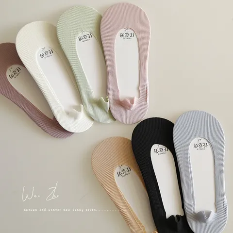 Chaussettes de Bateau en Soie Glacée pour Femmes Été Minces Coupe Basse Invisibles Antidérapantes Fond en Coton Sans Coutures