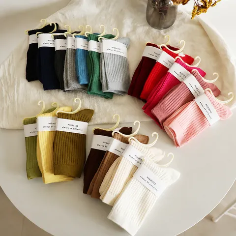 Chaussettes Mi-hautes d'Hiver en Coton pour Femmes Couleur Unie Couleur Bonbon Respirant Absorbant la Transpiration Mode Chaussettes Quotidiennes