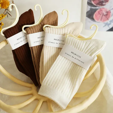 Chaussettes Mi-hautes d'Hiver en Coton pour Femmes Couleur Unie Couleur Bonbon Respirant Absorbant la Transpiration Mode Chaussettes Quotidiennes