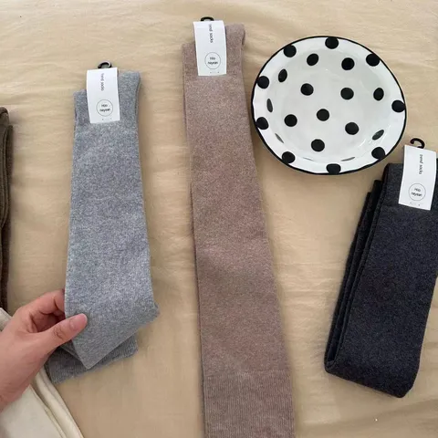 Chaussettes Hautes Longues Cuisse Éponge Épaissie Automne Hiver Femmes Couleur Unie Chaudes Style JK Polyester