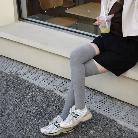 Chaussettes Au-Dessus du Genou pour Femmes Couleur Unie Doux Mélange de Coton Haute Élasticité Cuissardes Longues Bas Mode