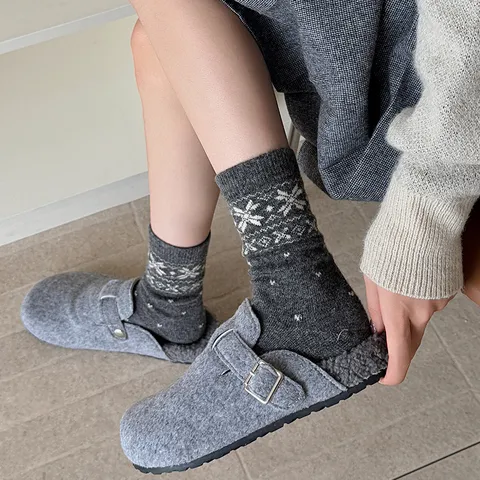 Women Winter Warm Wool Blend Mid Tube Socks Fair Isle Vintage Geometric Pattern Thickened Cozy Casual Crew Socks