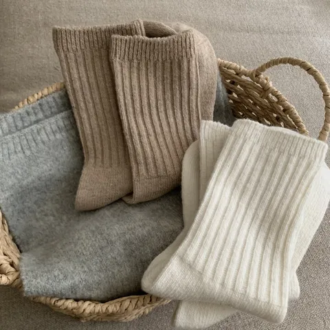 Women's Winter Warm Wool Blend Mid-Calf Crew Socks Retro Cable Knit Casual Thick Solid Color Thermal Stockings