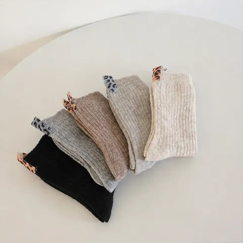 Chaussettes Mi-Haute Chaudes en Mélange de Laine pour Femmes Patchwork Imprimé Léopard Chaussettes Thermiques de Couleurunie Confortables pour le Quotidien