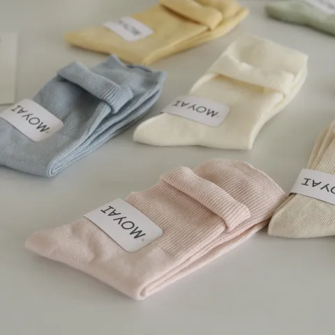Chaussettes Mi-Hautes Décontractées en Coton pour Femmes Couleur Unie Revers Roulé Couleur Macaron Style Collégien Mignon Chaussettes Douces et Respirantes