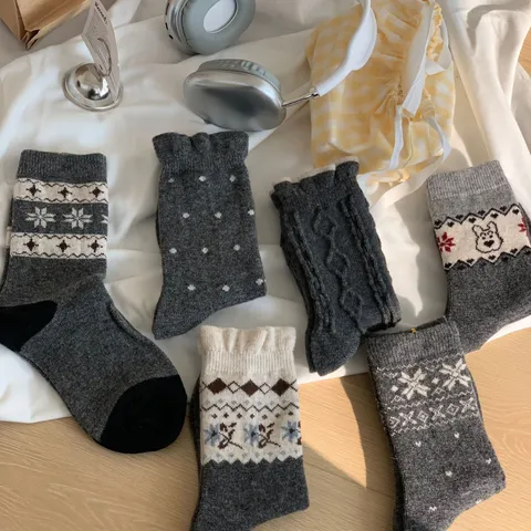 Women Winter Warm Wool Blend Mid Tube Socks Fair Isle Vintage Geometric Pattern Thickened Cozy Casual Crew Socks