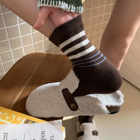 Chaussettes Mi-hautes Rayées Épaissies en Mélange de Laine pour Femmes Automne Hiver Chaud Thermique Décontracté Mode Quotidienne