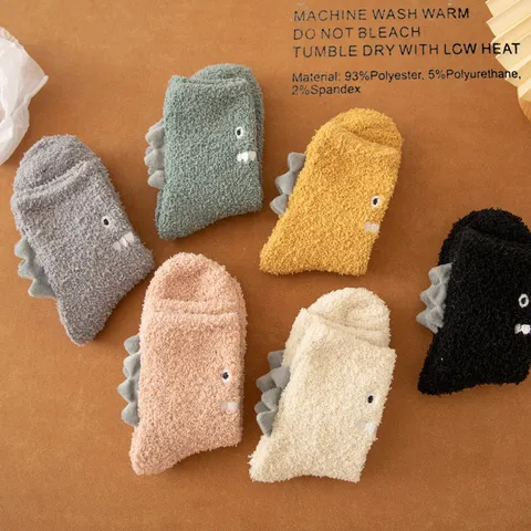 Damen Winter Warme Korallenfleece Wadenlange Socken Niedlicher Cartoon Dinosaurier 3D Stacheln Verdickte Gemütliche Schlaf-Bodensocken